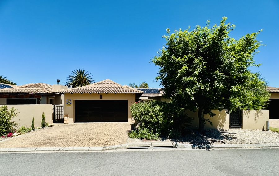 3 Bedroom Property for Sale in Sandbaai Western Cape